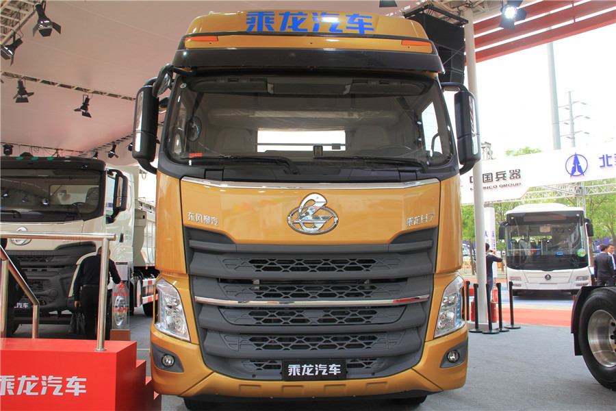 2016北京車展 東風柳汽乘龍H7土豪金6*4 460馬力牽引車