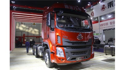 東風柳汽乘龍H5 6*4牽引車 375馬力