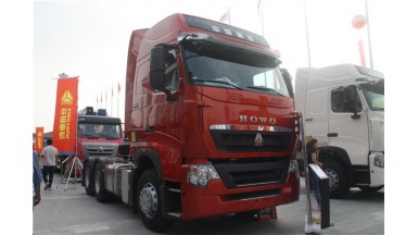 中國(guó)重汽豪沃T7H 540 1000L油箱暢行版牽引車