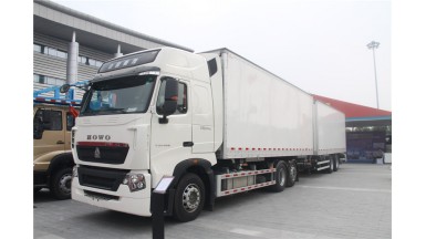 中國(guó)重汽豪沃T7H 480馬力中置軸貨運(yùn)列車