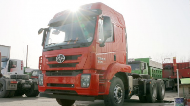上汽紅巖 杰卡C500重卡 350馬力 6X4牽引車(CQ4256ZTVG334)